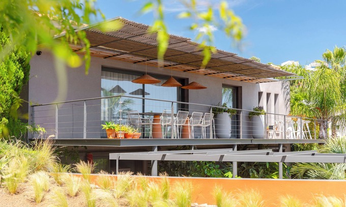 Hyeres Villa | Quiet architect-designed villa Swimming pool - sea view - 3 bedrooms
