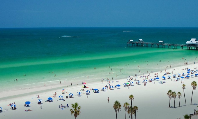 St. Pete Beach Condo | Quiet beach getaway with patio! Walk to the beach, bars, and restaurants!