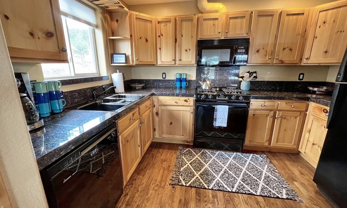 Drake Cabin | Quiet Cabin with Mountain Views