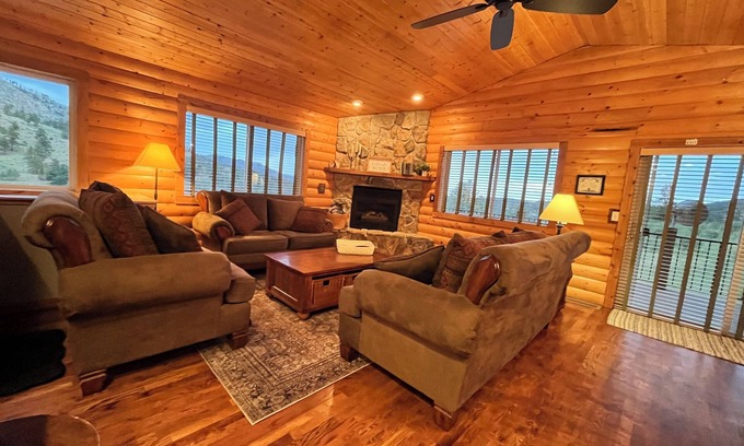 Drake Cabin | Quiet Cabin with Mountain Views