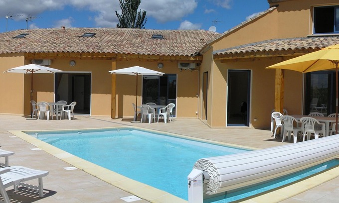 Roujan Villa | Quiet charming villa with a big terrace and swimming pool
