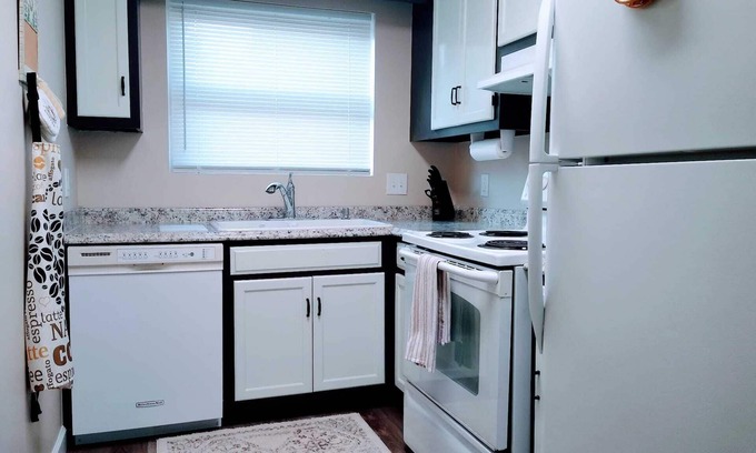 Huntsville House | Quiet Comfort (closest to Redstone Arsenal)