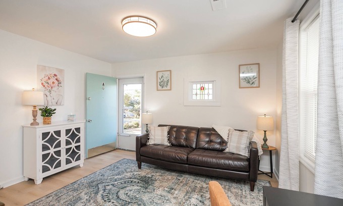 Radnor Apartment | Quiet, Convenient 2 Bedroom w/W&D - Stay w/9yr Professional & Responsive Host!