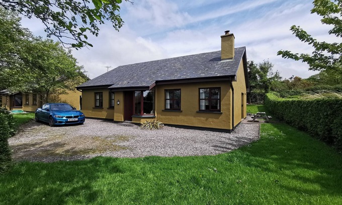 Dingle Cottage | Quiet cosy hideaway cottage in Dingle