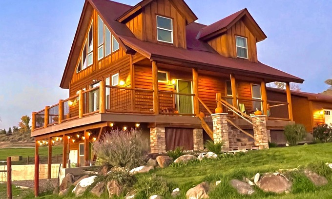 Montrose Cabin | Quiet Country Home With a View! On 3 Acres!