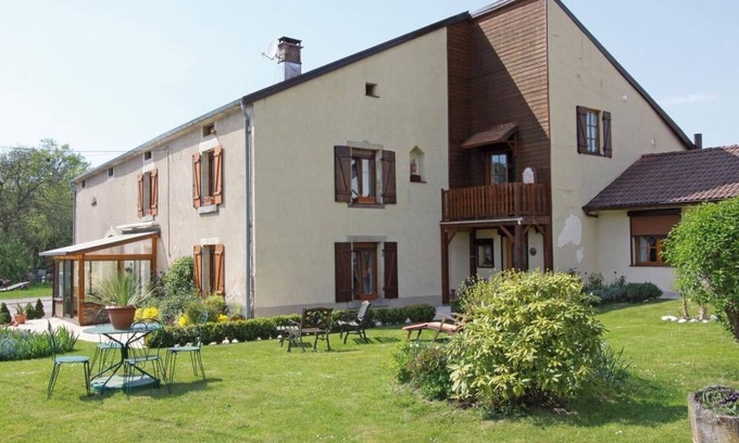 Francalmont Cottage | Quiet countryside house with large orchard