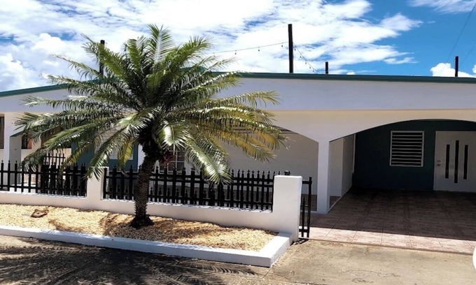 Jarealito Apartment | Quiet cozy 1 bedroom 1 bathroom just 2 blocks from beautiful beaches!