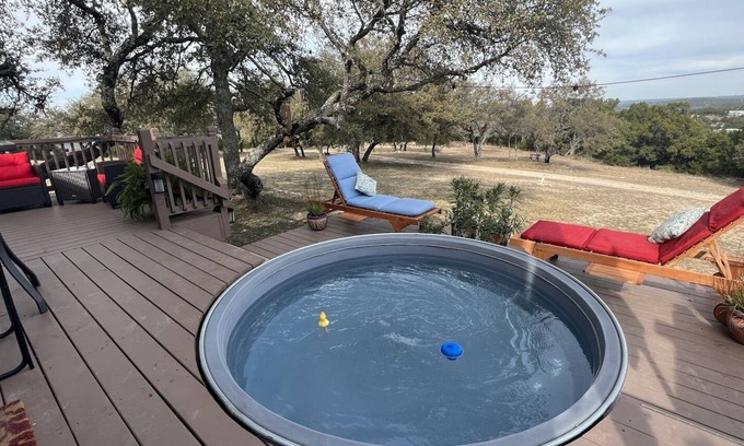 Oatmeal Cottage | Quiet, cozy 2 BR cottage w/pool & gorgeous views