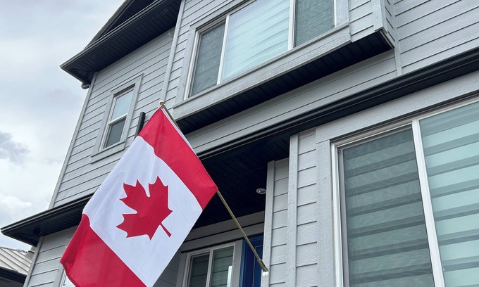 Killarney House | Quiet, cozy, 2bedroom, 1 bathroom, private entry suite near Skytrain/transit