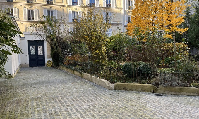 Epinettes Apartment | Quiet, cozy apartment on flower-filled courtyard in Paris.