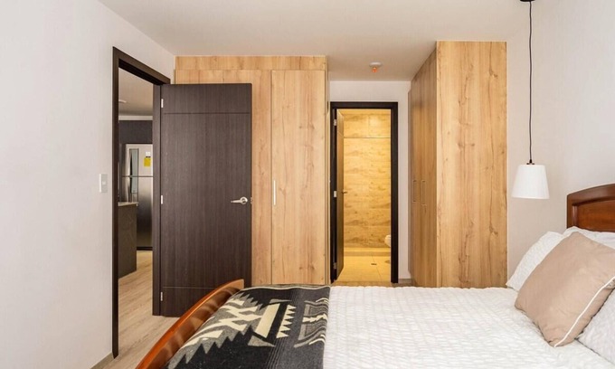 La Mariscal Apartment | Quiet Digital Nomad Haven with Coworking & Premium Amenities Steps from Metro