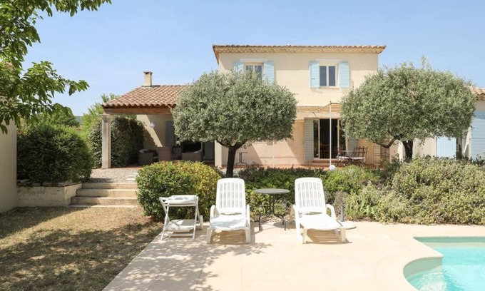 Cabrieres-d'Avignon Villa | Quiet family friendly vacation home for 6 to 10 pers.