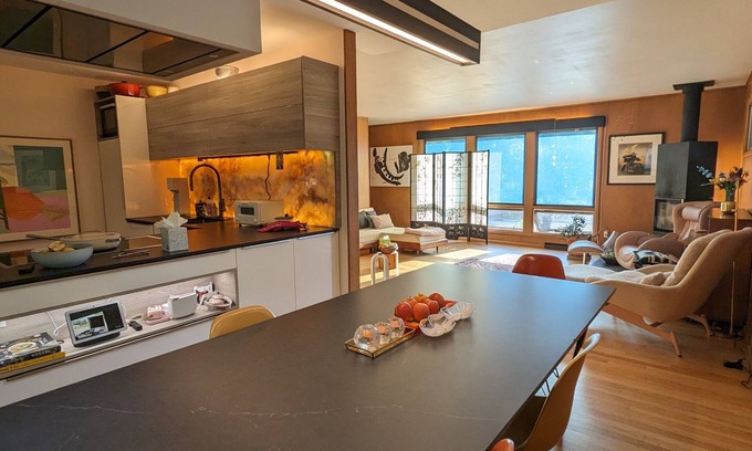 Monona House | Quiet, family-friendly home on lake bike path 10 minutes from downtown Madison