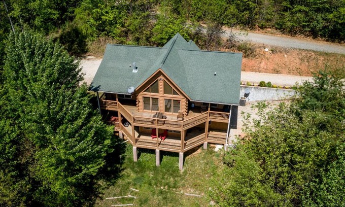 Topton Villa | Quiet Haven Mountain Top Cabin - 3 Bedroom Cabin with Breathtaking Views