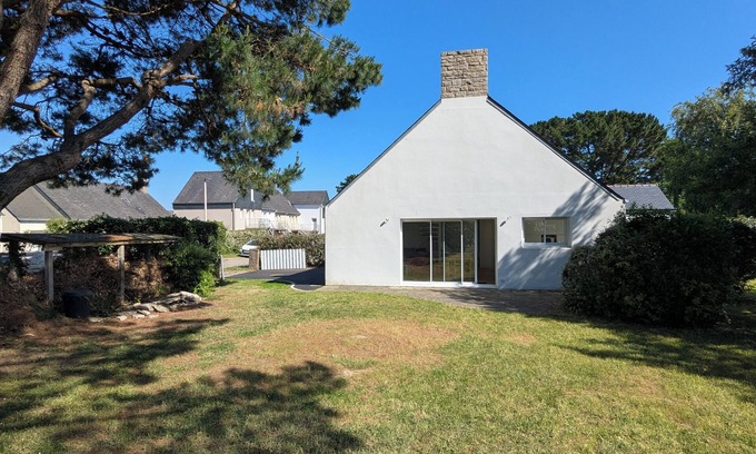 Arzon House | Quiet house - a stone's throw from the port and beach, large garden