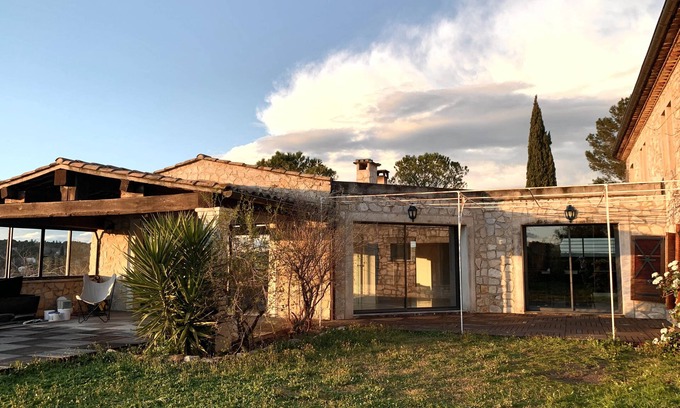 Cadereau House | Quiet house with stunning views.