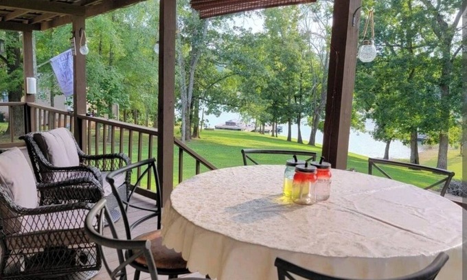 Sevierville House | Quiet Lakefront Home