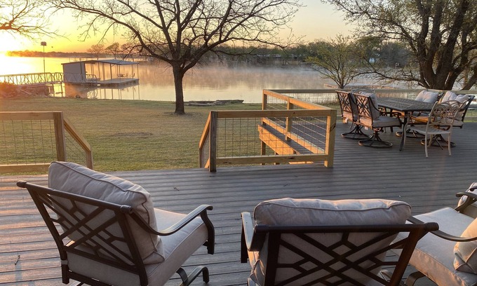 Eastland House | Quiet lakefront home. on Lake Leon, Eastland TX. 90 min to Fort Worth.