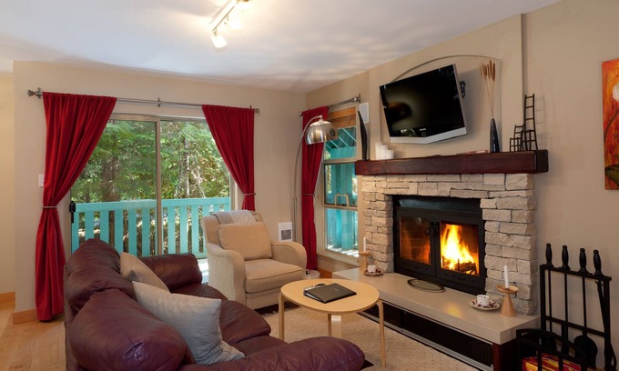 Blackcomb House | Quiet Mountain Location - Wood Burning Fireplace, Parking, Wifi