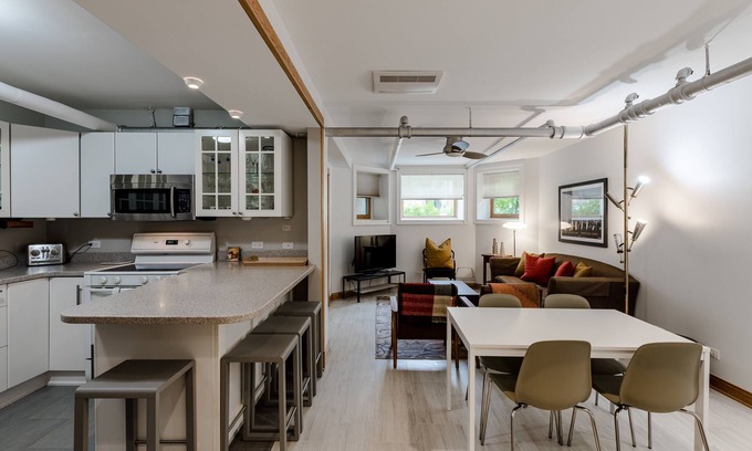 Ukrainian Village Apartment | Quiet Oasis Only Minutes from Downtown - Friendly Neighborhood! by AllSet Turnover
