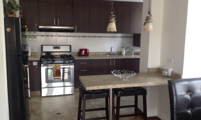 La Mariscal Apartment | Quiet Oasis with Mountain views, near great restaurants, coffee shops nightlife.