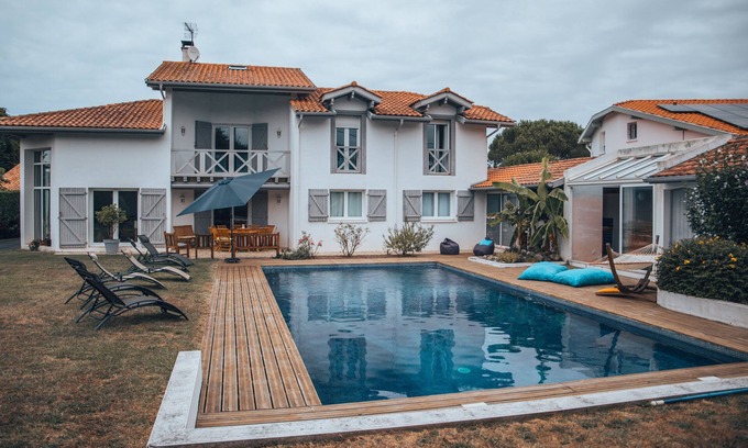 Anglet House | Quiet pied-à-terre close to beaches. Ideal for families and friends