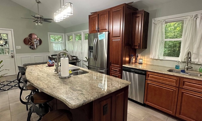Chapel Hill Apartment | Quiet, quaint 2 bedroom 2 bath upstairs apartment 3.5 miles from UNC