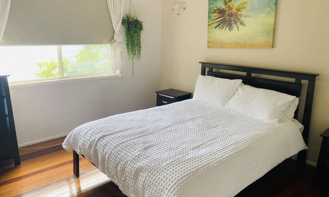 Urangan House | Quiet Queenslander 600m from the beach!