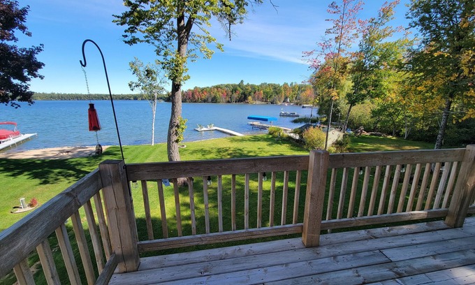 Interlochen House | Quiet, Relaxing Getaway on Green Lake with Large Yard and Private Dock