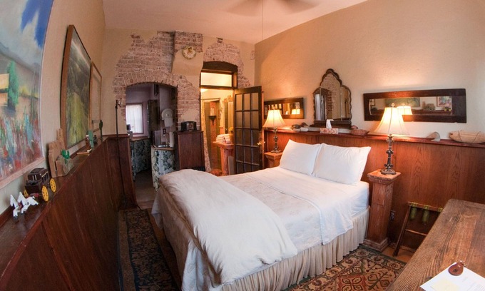 Duncan Hotel | Quiet room in historic hotel, with queen bed, attached bath and kitchenette.
