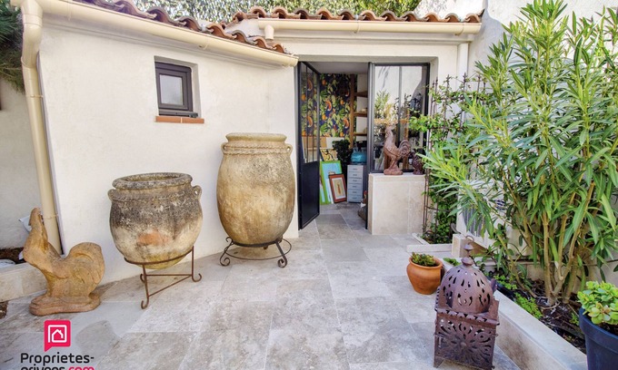 Cogolin House | Quiet, secure house
