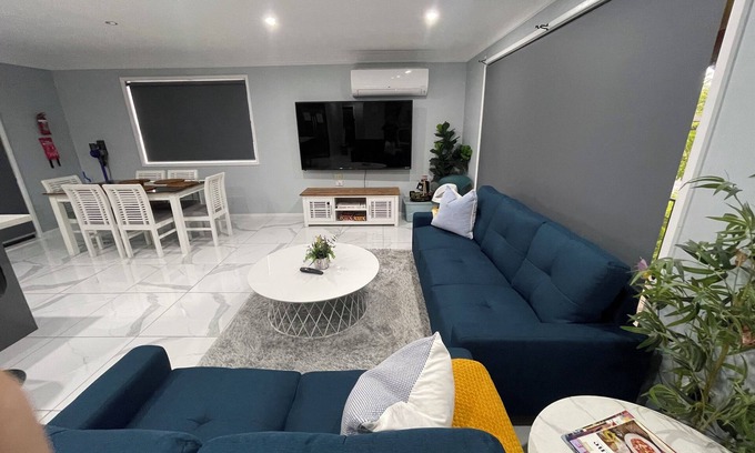 Singleton Heights House | Quiet suburban four bedroom house near shops and RSL club with restaurant.