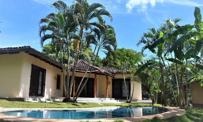 Playa Langosta Villa | Quiet villa with private pool in Playa Langosta near Tamarindo