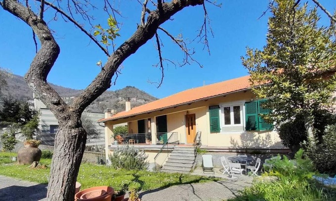 Recco Villa | Quiet Villa, wonderful garden 10-minute walk from the sea!