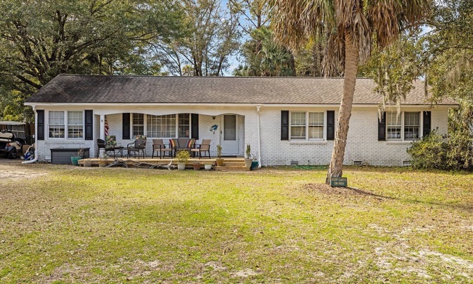 Isle of Palms House | Quintessential Family Beach Cottage/Easy Walk to Beach!