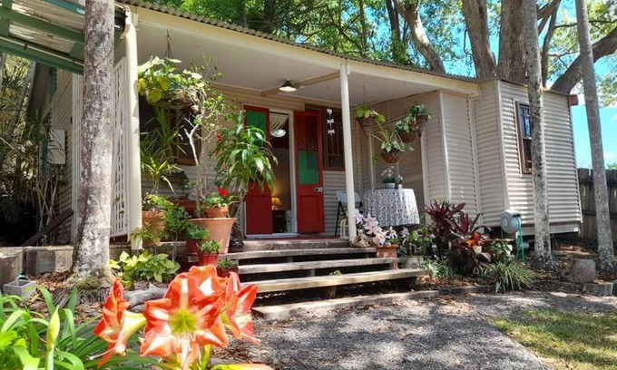 Maleny House | Quirky Cottage in Centre of Maleny, Walk Everywhere