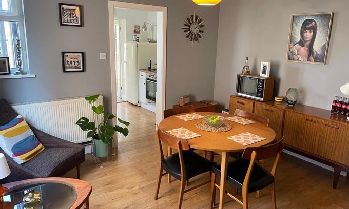 Southampton House | Quirky Edwardian/Retro Hideaway