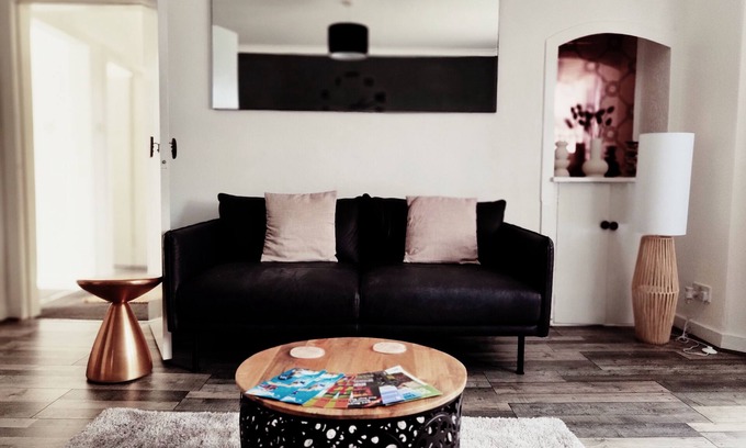 Dundee Apartment | Quirky, peaceful apartment in Dundee with free parking & great transport links!