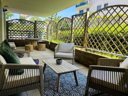 Besancon Apartment | Résidence Aquarelle, appartement spacieux et chaleureux, grande terrasse