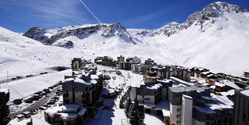 Val Claret Hotel | Résidence Curling A - Par dessus les toits, vue Grande Motte MAE-1164