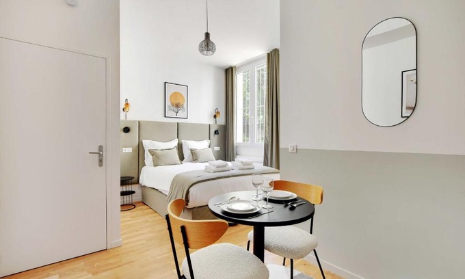 18th Arrondissement Apartment | Résidence des Poissonniers