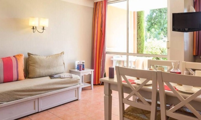 Mandelieu-La-Napoule Apartment | Résidence Pierre & Vacances Les Rives de Cannes Mandelieu*** - Apartment for 5 people - 1 bedroom - Terrace or balcony