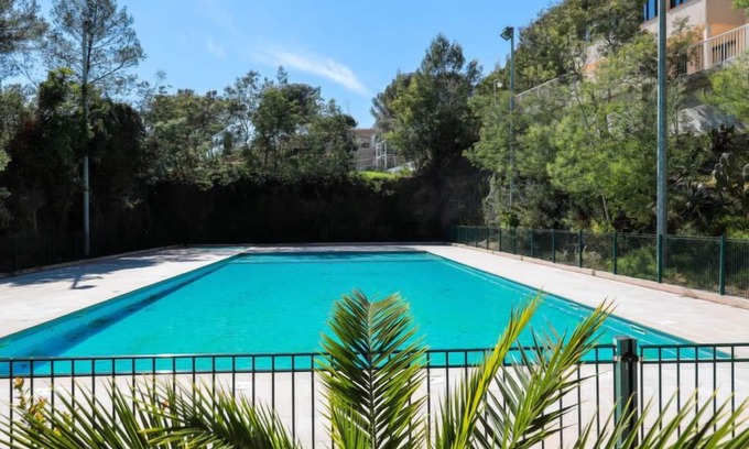 Boulouris-sur-Mer Apartment | Résidence Les Jardins d'Azur by Interhome