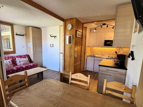Belle Plagne Apartment | Résidence Pierre De Soleil - Studio cosy · Skis aux pieds MAE-3617
