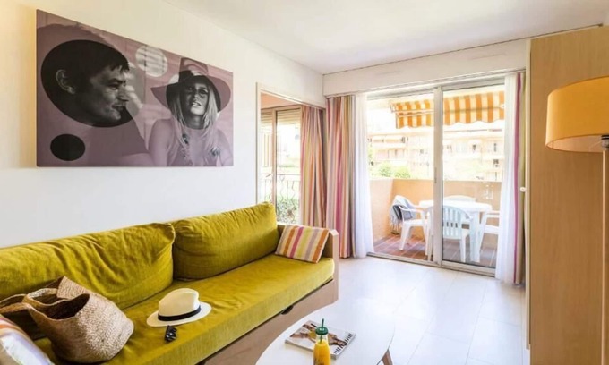 Saint-Tropez Apartment | Résidence Pierre & Vacances Amandine - Maeva Selection - 2 Rooms 6 People Air Conditioned Cabin