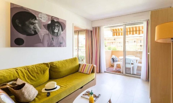 Saint-Tropez Apartment | Résidence Pierre & Vacances Amandine - Maeva Selection - 2 Rooms 6 People Cabin with balcony