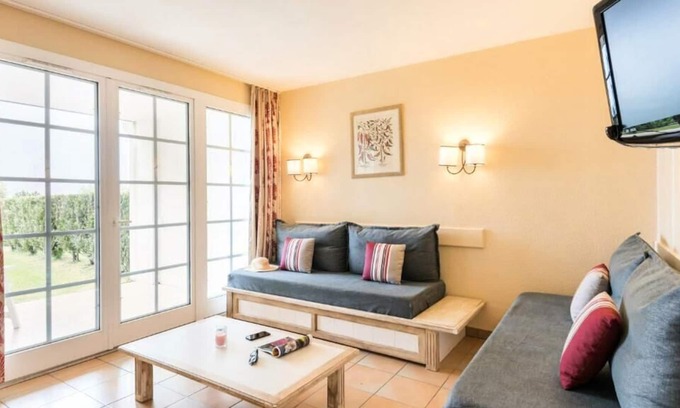 Behobie Apartment | Résidence Pierre & Vacances Le Domaine de Bordaberry - Apartment for 6 people - 1 bedroom + 1 sleeping area - Terrace or balcony