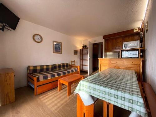 Val-Thorens Apartment | Résidence Roche Blanche - VAL THORENS location: Studio cabine pour 5 personnes dans le centre MAE-9034