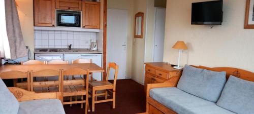Arc-1800 Apartment | Résidence Ruitor Arc 1800 - Appartement 3 pièces pour 6 personnes avec une jolie vue sur la vallée, proche du télécabine dans le village de Charmettoger à A MAE-1697
