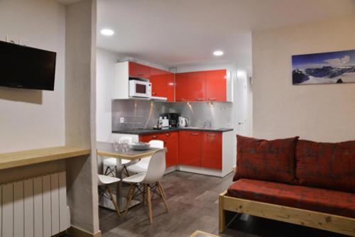 Macot-la-Plagne Apartment | Résidence Saint Jacques A - Appartement rénové · Proche des pistes · Balcon · Accès piscine MAE-7115